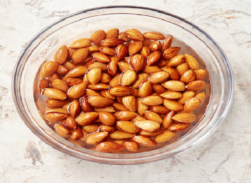 Almonds: నానబెట్టిన  vs పచ్చి  బాదం పప్పులు.. ఉదయం పూట ఏవి తింటే  మంచిది..?